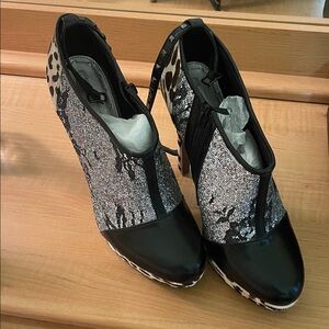 Stylish Black and Silver Women's Shoes by Rachel Roy